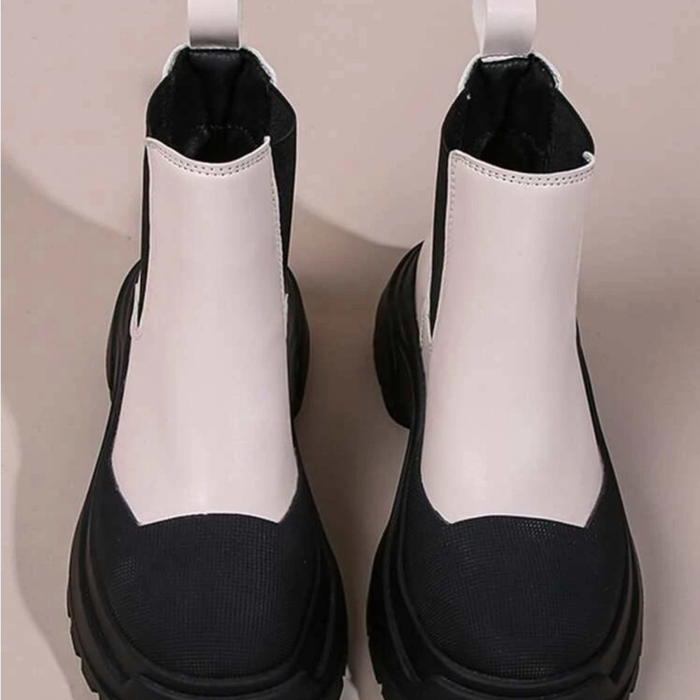 Two Tone Boots. I Never Been Worn Them. No Boxs - image 2